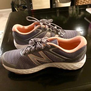 New balance tennis shoes